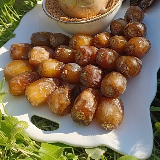 تصویر 2 از رطب کبکاب تازه و مرغوب با شهد فراوان و رنگ قهوه ای روشن